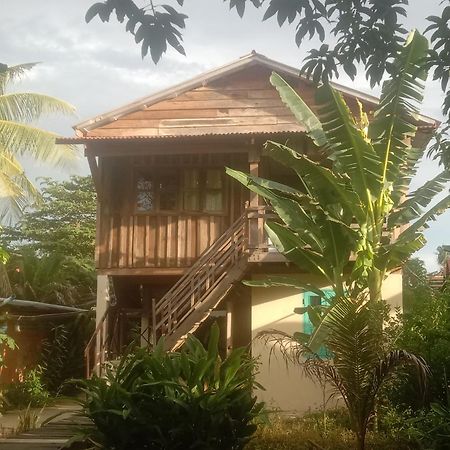 O'Hamok Family Homestay バッタンバン エクステリア 写真