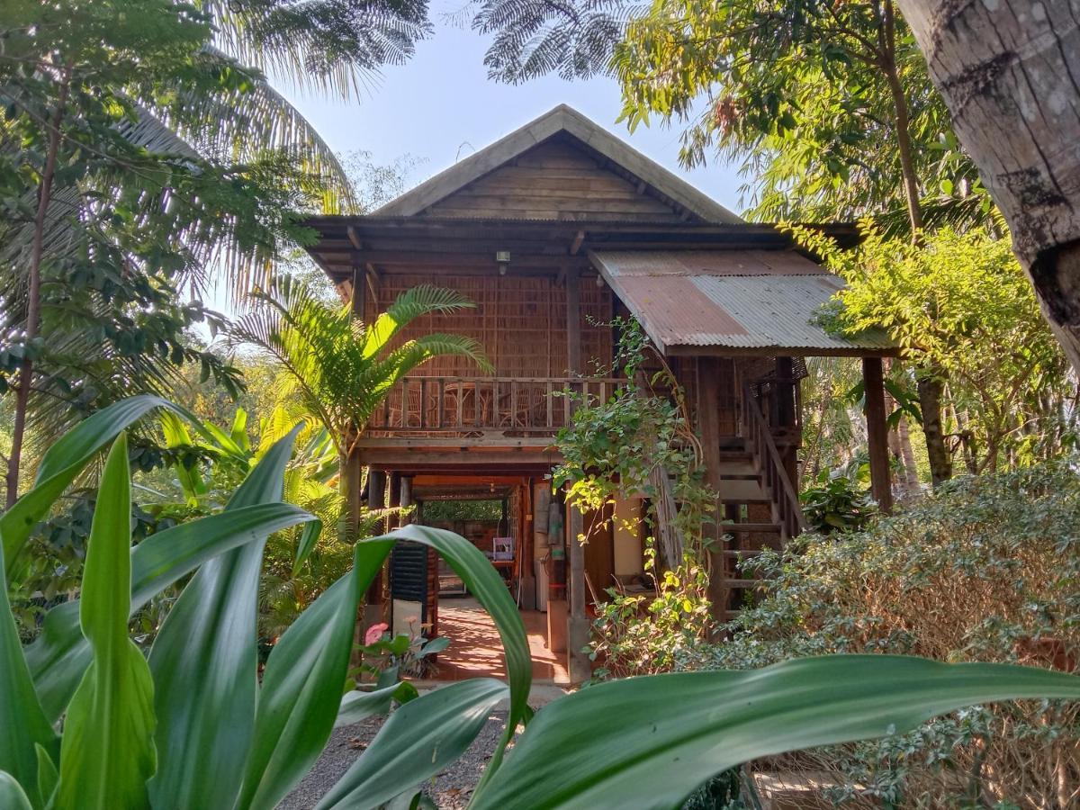 O'Hamok Family Homestay バッタンバン エクステリア 写真