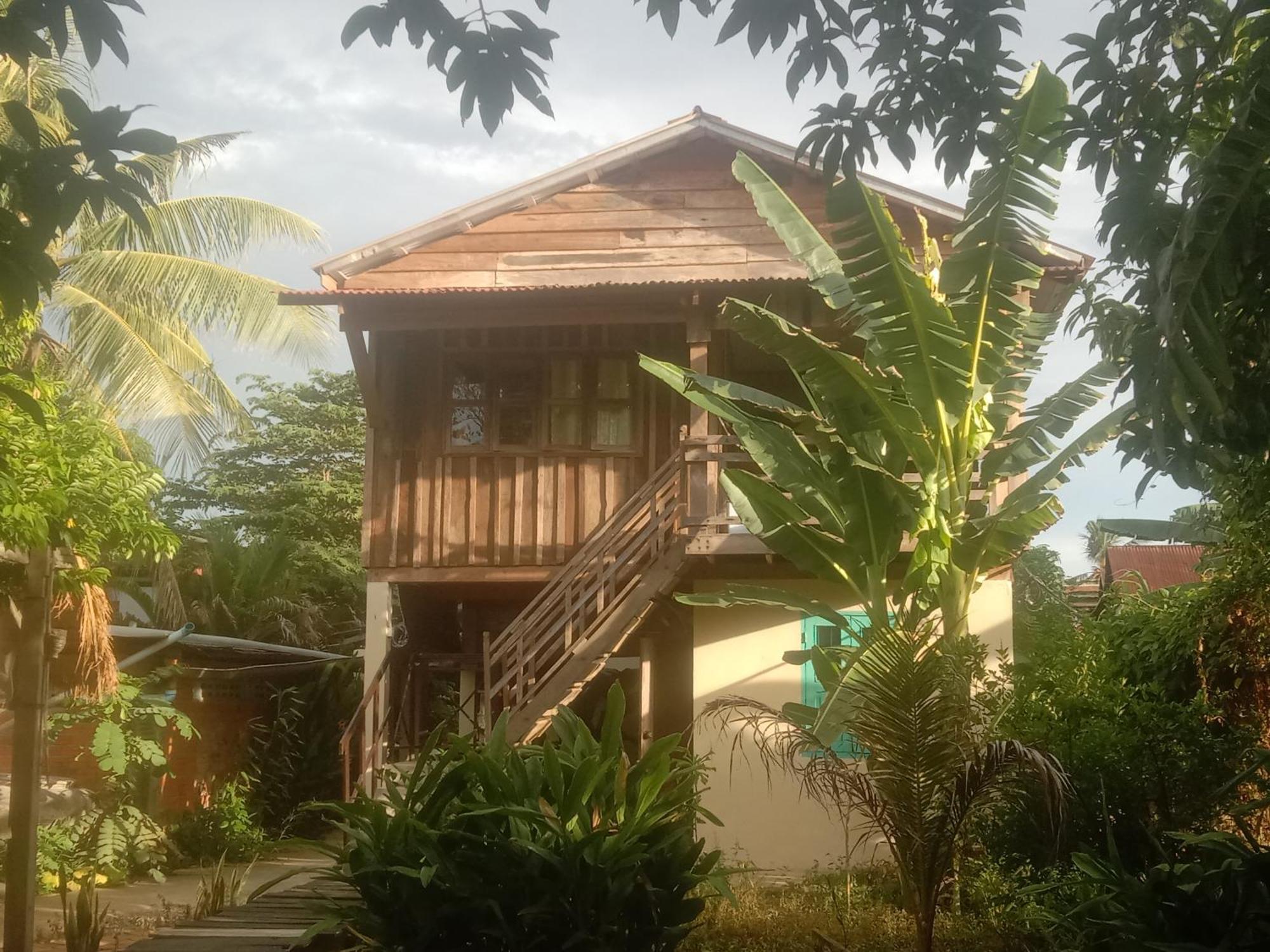 O'Hamok Family Homestay バッタンバン エクステリア 写真